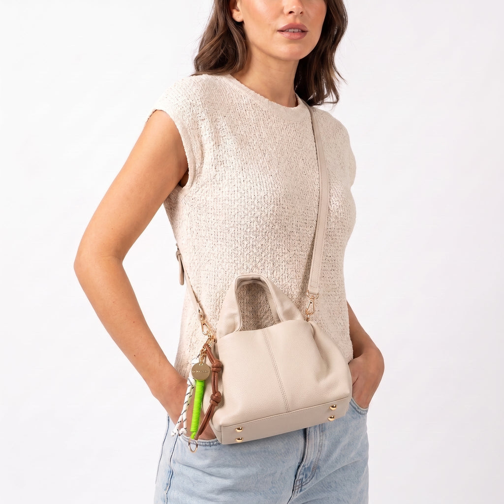 Borsa a Mano Coconuda in Ecopelle Goffrata con Charm Decorativo e Tracolla - Stile Donna Bags