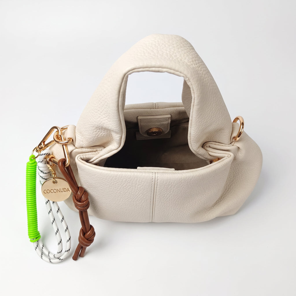 Borsa a Mano Coconuda in Ecopelle Goffrata con Charm Decorativo e Tracolla - Stile Donna Bags