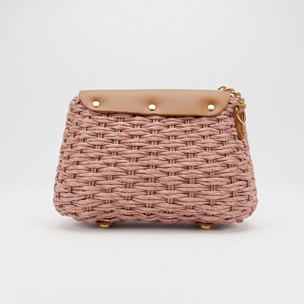 Borsa a Tracolla Stile Donna in Rafia con Patta in Ecopelle e Borchie Dorate - Stile Donna Bags