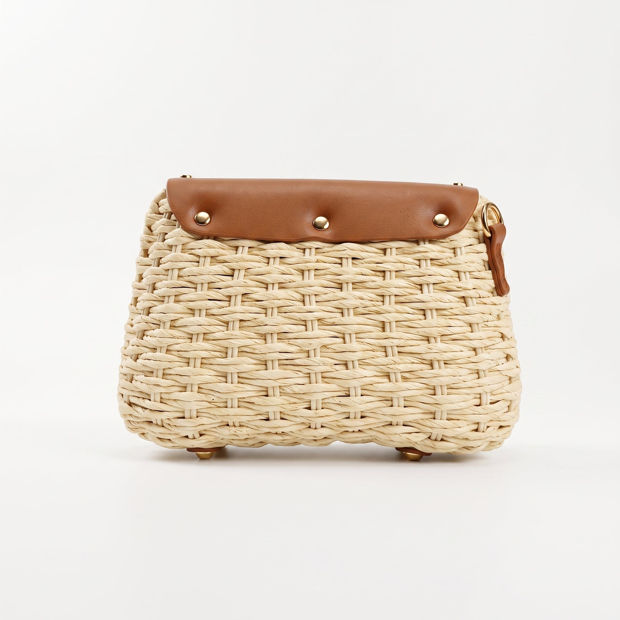 Borsa a Tracolla Stile Donna in Rafia con Patta in Ecopelle e Borchie Dorate - Stile Donna Bags