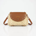 Borsa a Tracolla Stile Donna in Rafia con Patta in Ecopelle e Borchie Dorate - Stile Donna Bags