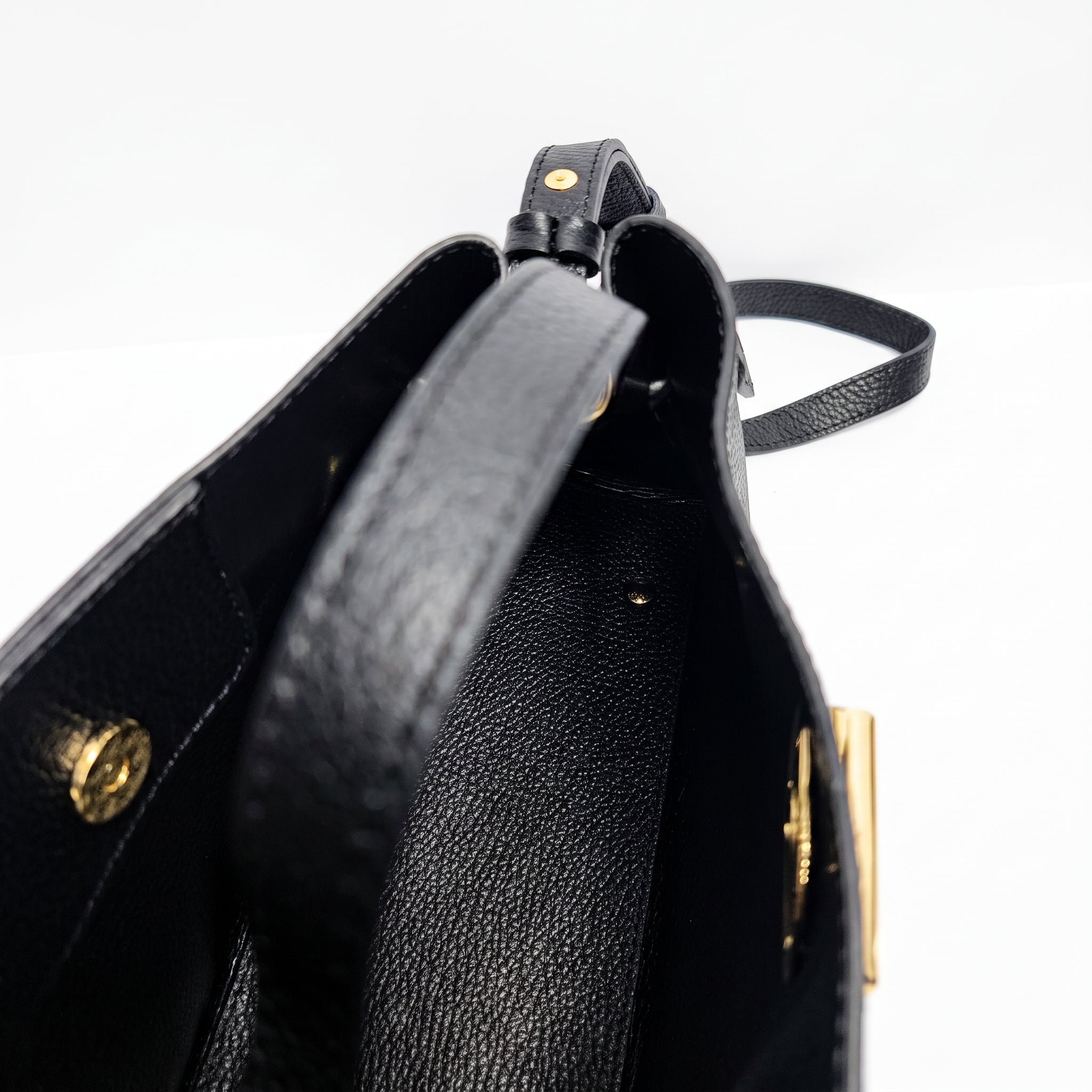 Borsa Livia in Vera Pelle – Disco Oro e Tracolla Regolabile - Stile Donna Bags