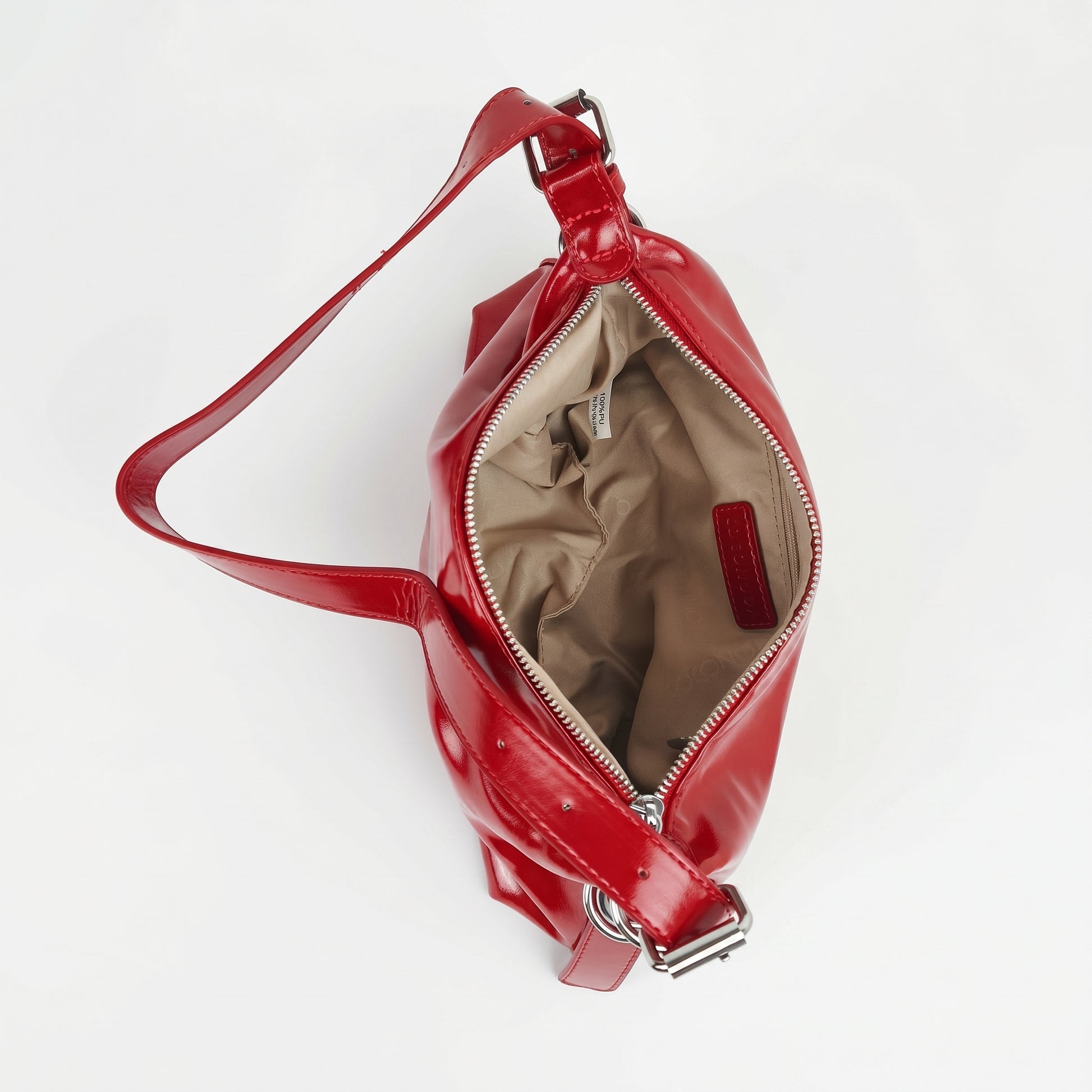 Borsa a tracolla Coconuda in pelle verniciata rossa con catena argentata by Stile Donna Bags