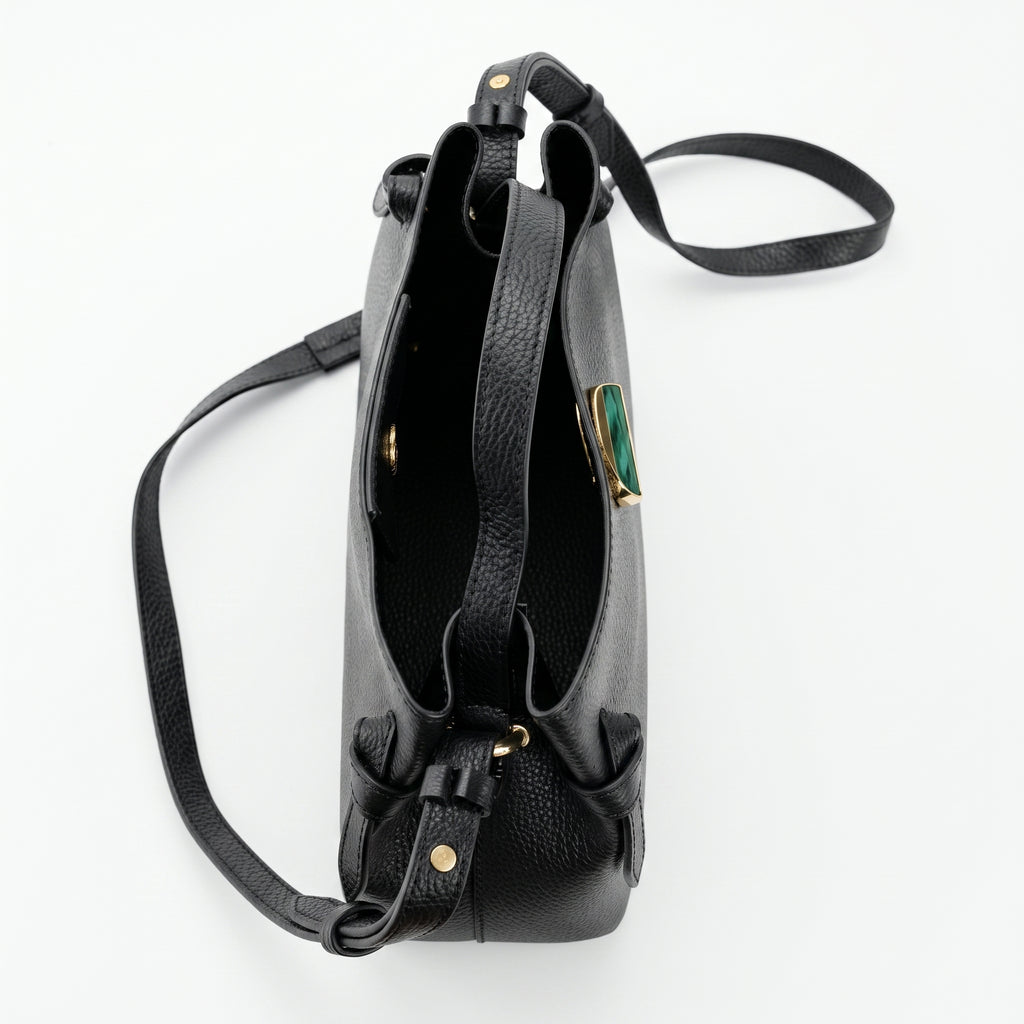 Borsa Livia in Vera Pelle Martellata Nera con Chiusura Disco Malachite