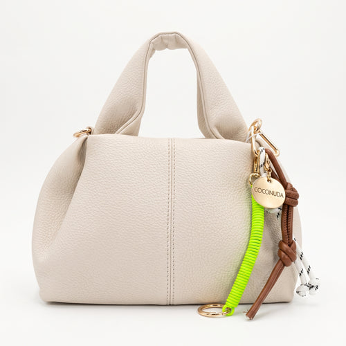 Borsa a Mano Coconuda in Ecopelle Goffrata con Charm Decorativo e Tracolla - Borse a Mano - Coconuda - Beige