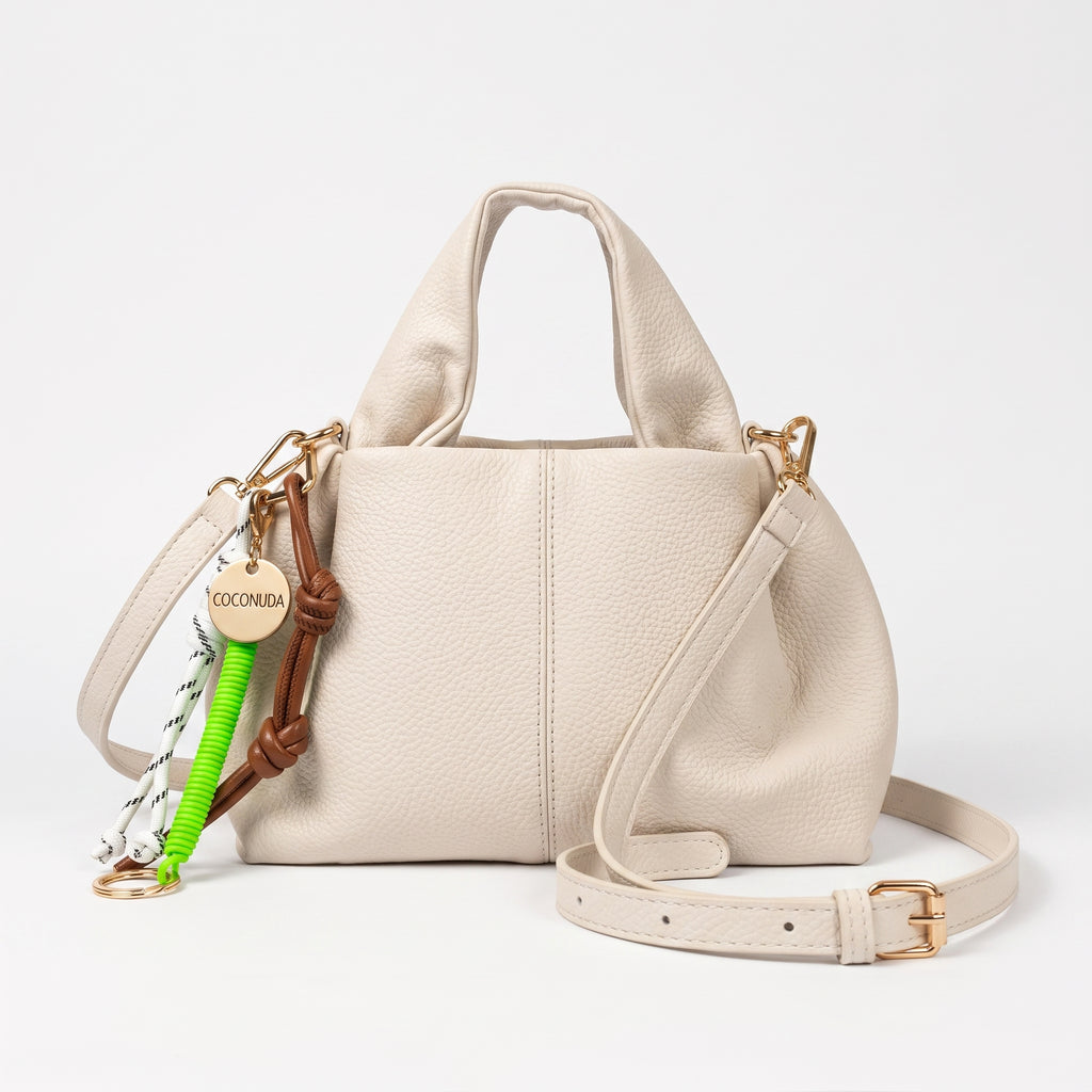 Borsa a Mano Coconuda in Ecopelle Goffrata con Charm Decorativo e Tracolla - Borse a Mano - Coconuda