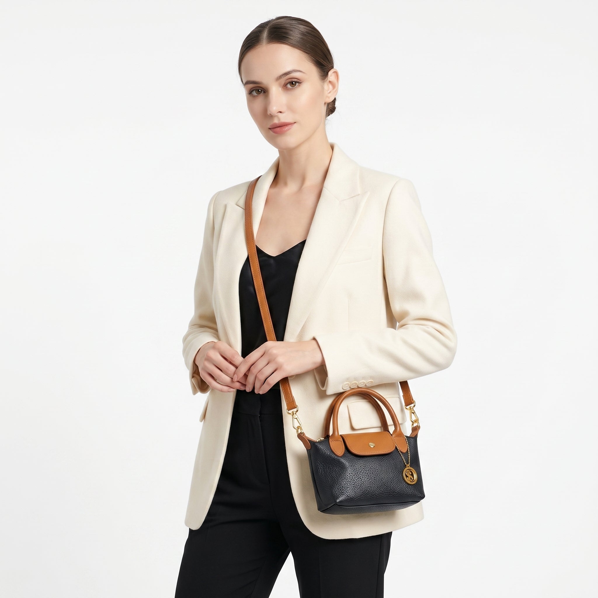 Venis mini borsa mano bicolore vera pelle con patta donna – borsa indossata 2