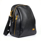 Zaino Enrico Coveri Nero con Tracolla – Pelle Martellata e Dettagli Oro - Stile Donna Bags