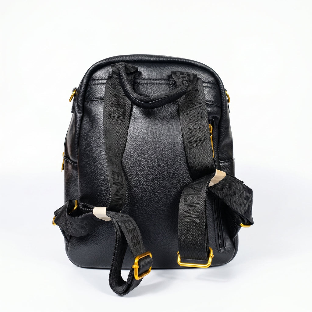 Zaino Enrico Coveri Nero con Tracolla – Pelle Martellata e Dettagli Oro - Stile Donna Bags